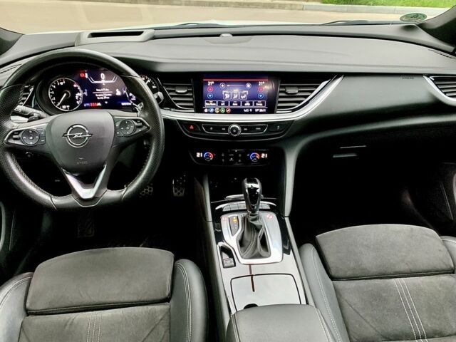 Белый Опель Инсигния, объемом двигателя 2 л и пробегом 189 тыс. км за 18600 $, фото 10 на Automoto.ua