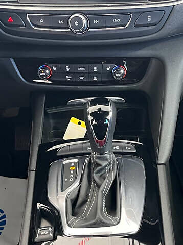 Білий Опель Інсігнія, об'ємом двигуна 1.96 л та пробігом 145 тис. км за 19750 $, фото 18 на Automoto.ua