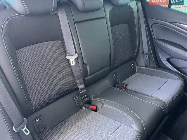 Білий Опель Інсігнія, об'ємом двигуна 1.96 л та пробігом 145 тис. км за 19750 $, фото 10 на Automoto.ua