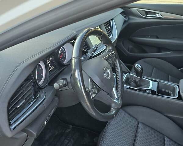 Белый Опель Инсигния, объемом двигателя 2 л и пробегом 153 тыс. км за 16800 $, фото 8 на Automoto.ua