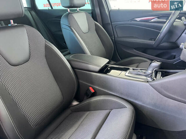 Білий Опель Інсігнія, об'ємом двигуна 1.96 л та пробігом 145 тис. км за 19750 $, фото 9 на Automoto.ua