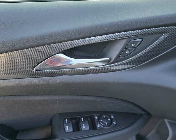 Белый Опель Инсигния, объемом двигателя 2 л и пробегом 153 тыс. км за 16800 $, фото 9 на Automoto.ua