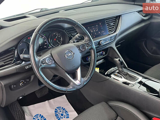 Белый Опель Инсигния, объемом двигателя 1.96 л и пробегом 145 тыс. км за 19750 $, фото 6 на Automoto.ua