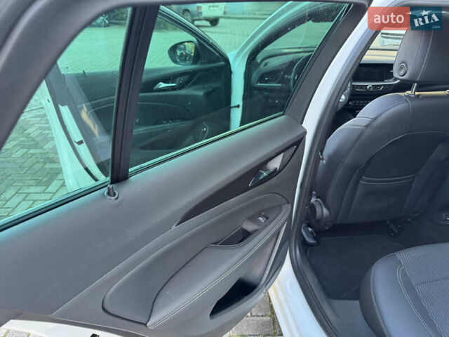 Белый Опель Инсигния, объемом двигателя 1.96 л и пробегом 189 тыс. км за 17700 $, фото 33 на Automoto.ua