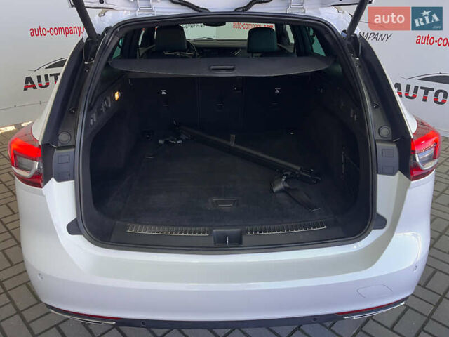 Білий Опель Інсігнія, об'ємом двигуна 1.96 л та пробігом 145 тис. км за 19750 $, фото 4 на Automoto.ua