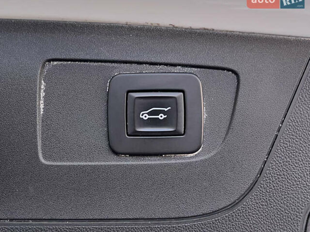 Белый Опель Инсигния, объемом двигателя 1.96 л и пробегом 145 тыс. км за 19750 $, фото 5 на Automoto.ua