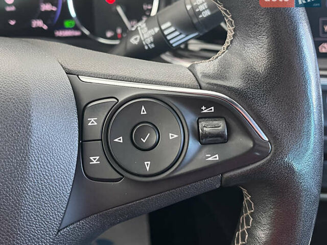 Белый Опель Инсигния, объемом двигателя 1.96 л и пробегом 145 тыс. км за 19750 $, фото 12 на Automoto.ua