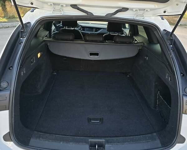 Белый Опель Инсигния, объемом двигателя 2 л и пробегом 153 тыс. км за 16800 $, фото 18 на Automoto.ua