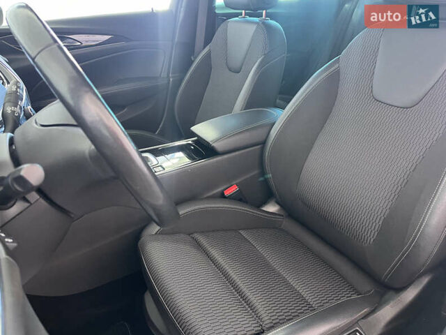 Белый Опель Инсигния, объемом двигателя 1.96 л и пробегом 145 тыс. км за 19750 $, фото 7 на Automoto.ua