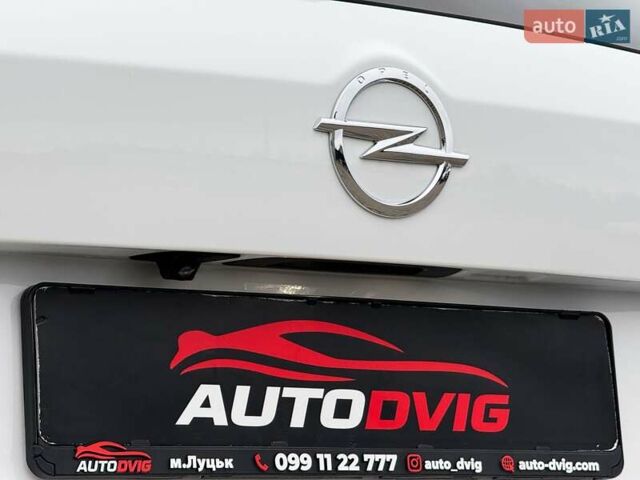 Белый Опель Инсигния, объемом двигателя 2 л и пробегом 169 тыс. км за 20999 $, фото 27 на Automoto.ua