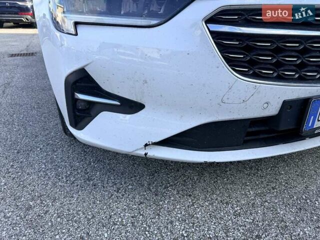 Білий Опель Інсігнія, об'ємом двигуна 2 л та пробігом 103 тис. км за 14500 $, фото 15 на Automoto.ua