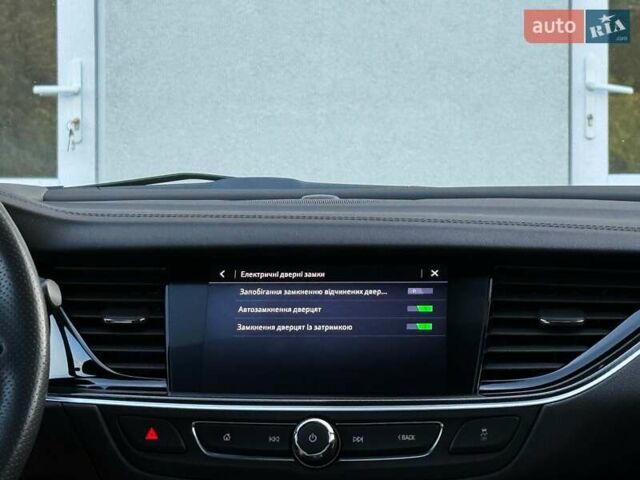 Белый Опель Инсигния, объемом двигателя 2 л и пробегом 169 тыс. км за 20999 $, фото 96 на Automoto.ua