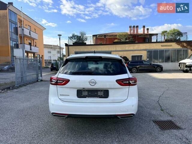 Білий Опель Інсігнія, об'ємом двигуна 2 л та пробігом 103 тис. км за 14500 $, фото 6 на Automoto.ua