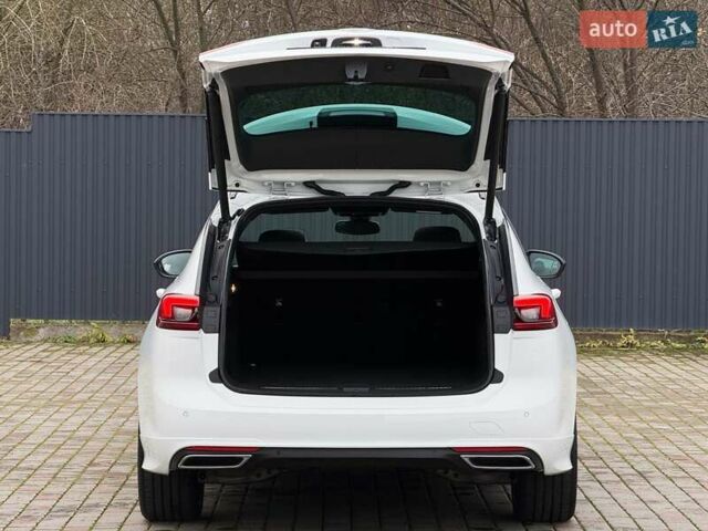 Белый Опель Инсигния, объемом двигателя 2 л и пробегом 169 тыс. км за 20999 $, фото 66 на Automoto.ua