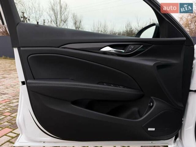 Белый Опель Инсигния, объемом двигателя 2 л и пробегом 169 тыс. км за 20999 $, фото 31 на Automoto.ua