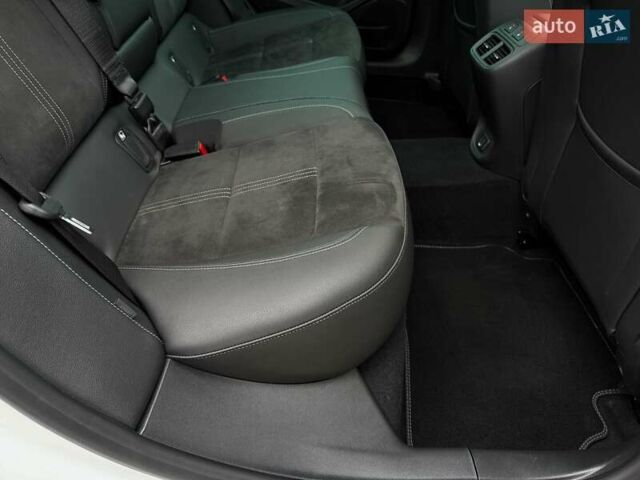 Белый Опель Инсигния, объемом двигателя 2 л и пробегом 169 тыс. км за 20999 $, фото 72 на Automoto.ua