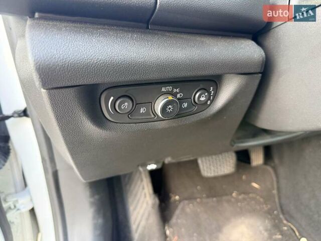 Білий Опель Інсігнія, об'ємом двигуна 2 л та пробігом 103 тис. км за 14500 $, фото 21 на Automoto.ua