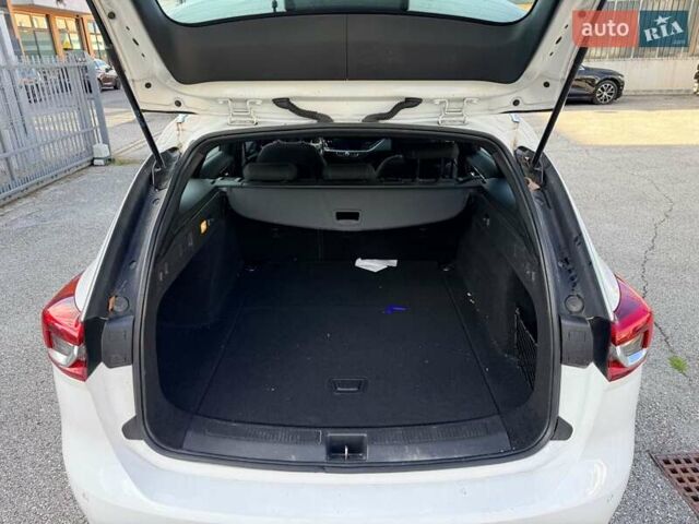 Білий Опель Інсігнія, об'ємом двигуна 2 л та пробігом 103 тис. км за 14500 $, фото 17 на Automoto.ua