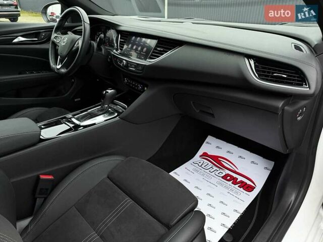 Белый Опель Инсигния, объемом двигателя 2 л и пробегом 169 тыс. км за 20999 $, фото 81 на Automoto.ua