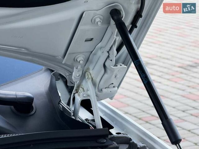 Белый Опель Инсигния, объемом двигателя 2 л и пробегом 169 тыс. км за 20999 $, фото 102 на Automoto.ua