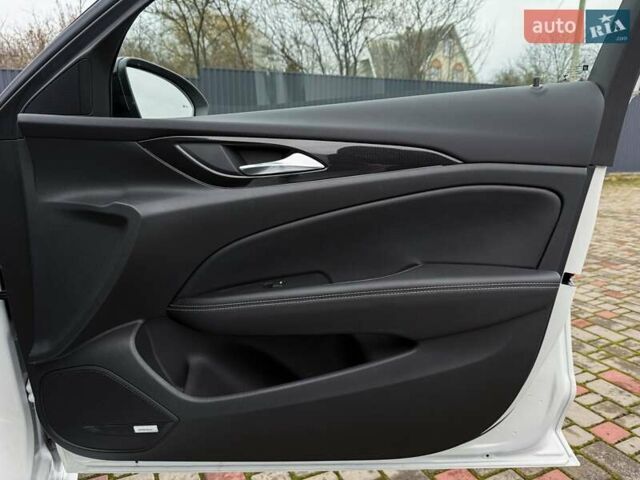 Белый Опель Инсигния, объемом двигателя 2 л и пробегом 169 тыс. км за 20999 $, фото 76 на Automoto.ua