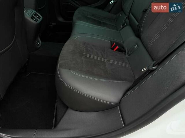 Белый Опель Инсигния, объемом двигателя 2 л и пробегом 169 тыс. км за 20999 $, фото 63 на Automoto.ua