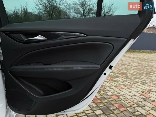 Белый Опель Инсигния, объемом двигателя 2 л и пробегом 169 тыс. км за 20999 $, фото 69 на Automoto.ua