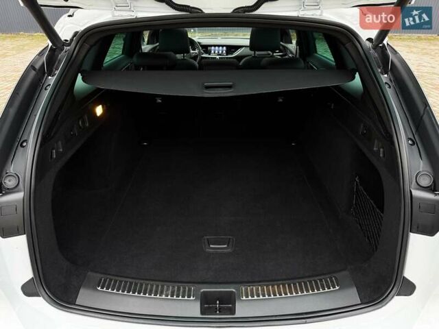 Белый Опель Инсигния, объемом двигателя 2 л и пробегом 169 тыс. км за 20999 $, фото 67 на Automoto.ua