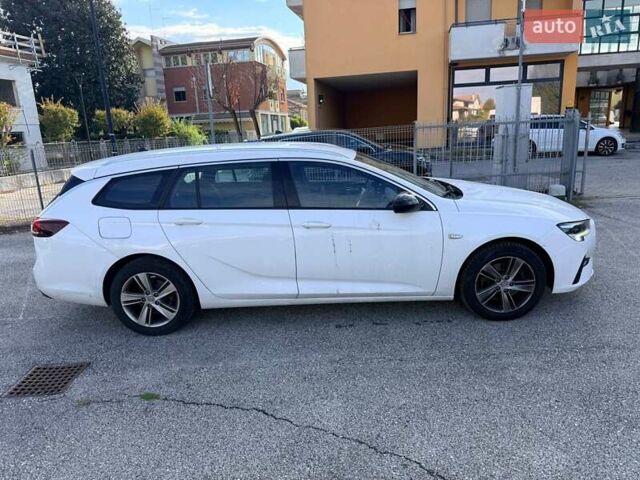 Білий Опель Інсігнія, об'ємом двигуна 2 л та пробігом 103 тис. км за 14500 $, фото 5 на Automoto.ua