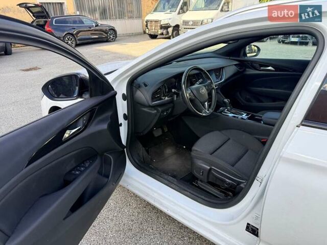 Білий Опель Інсігнія, об'ємом двигуна 2 л та пробігом 103 тис. км за 14500 $, фото 8 на Automoto.ua