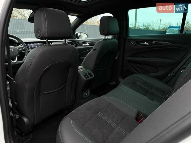 Белый Опель Инсигния, объемом двигателя 2 л и пробегом 169 тыс. км за 20999 $, фото 64 на Automoto.ua