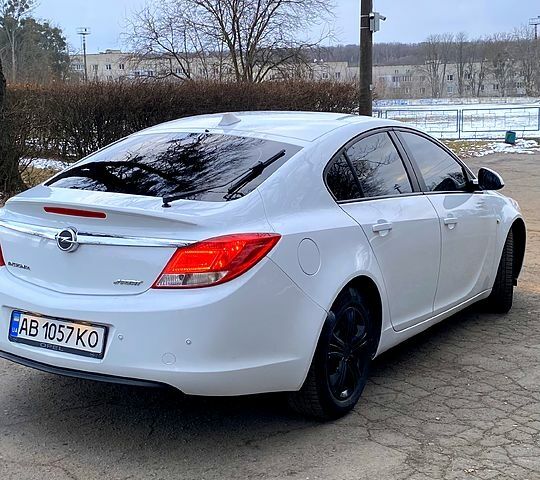 Белый Опель Инсигния, объемом двигателя 1.6 л и пробегом 193 тыс. км за 8500 $, фото 6 на Automoto.ua