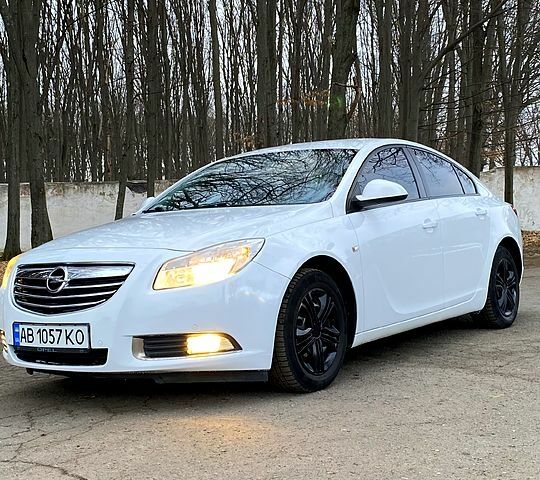 Белый Опель Инсигния, объемом двигателя 1.6 л и пробегом 193 тыс. км за 8500 $, фото 5 на Automoto.ua