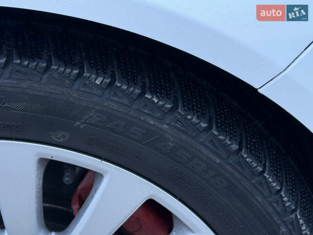 Белый Опель Инсигния, объемом двигателя 2 л и пробегом 274 тыс. км за 7400 $, фото 8 на Automoto.ua