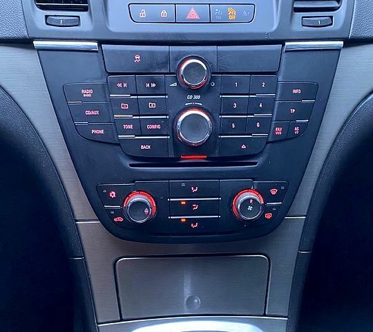 Белый Опель Инсигния, объемом двигателя 1.6 л и пробегом 193 тыс. км за 8500 $, фото 10 на Automoto.ua