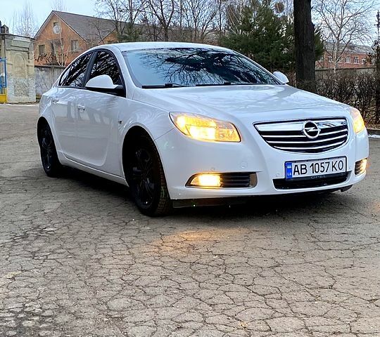 Белый Опель Инсигния, объемом двигателя 1.6 л и пробегом 193 тыс. км за 8500 $, фото 4 на Automoto.ua