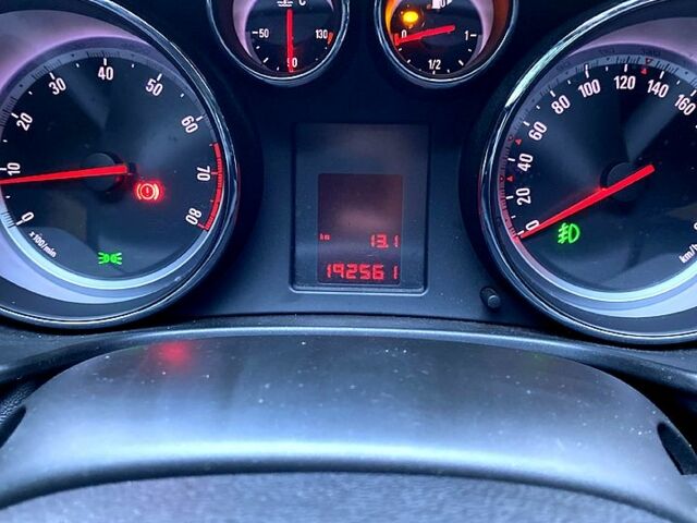 Белый Опель Инсигния, объемом двигателя 1.6 л и пробегом 193 тыс. км за 8500 $, фото 9 на Automoto.ua