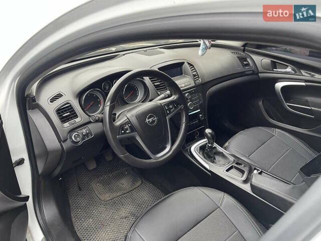 Белый Опель Инсигния, объемом двигателя 1.96 л и пробегом 100 тыс. км за 3750 $, фото 11 на Automoto.ua