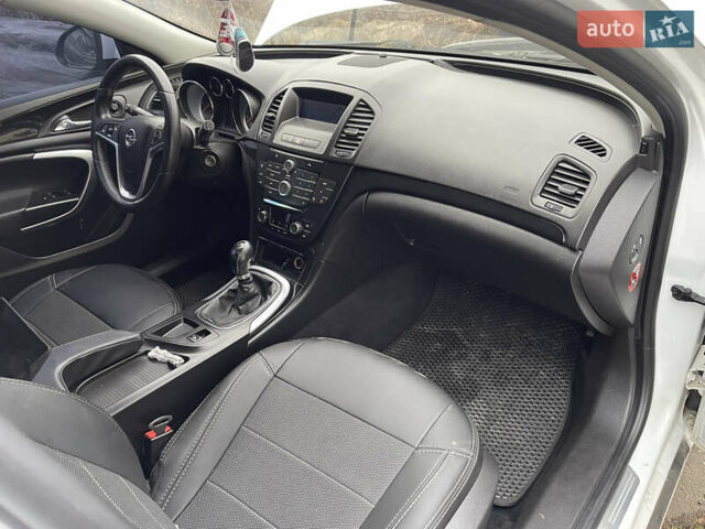 Белый Опель Инсигния, объемом двигателя 1.96 л и пробегом 100 тыс. км за 3750 $, фото 9 на Automoto.ua