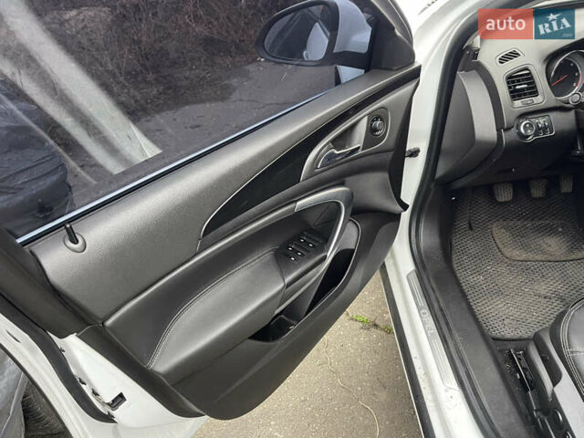 Белый Опель Инсигния, объемом двигателя 1.96 л и пробегом 100 тыс. км за 3750 $, фото 6 на Automoto.ua