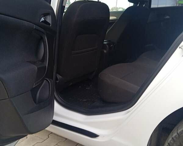 Белый Опель Инсигния, объемом двигателя 1.6 л и пробегом 158 тыс. км за 7500 $, фото 10 на Automoto.ua