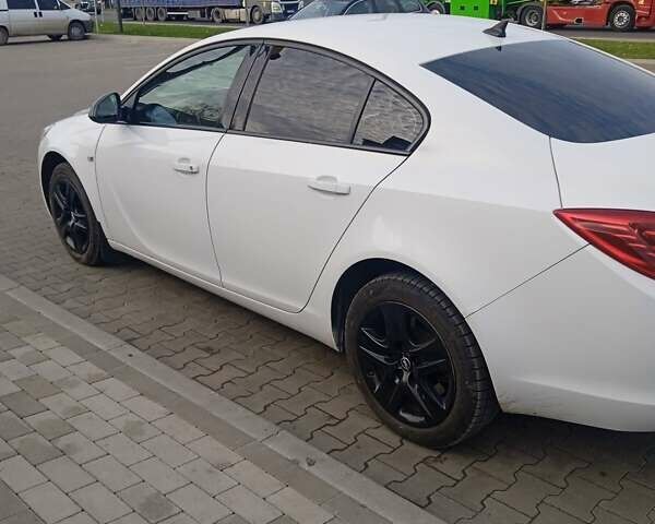 Белый Опель Инсигния, объемом двигателя 1.6 л и пробегом 158 тыс. км за 7500 $, фото 9 на Automoto.ua