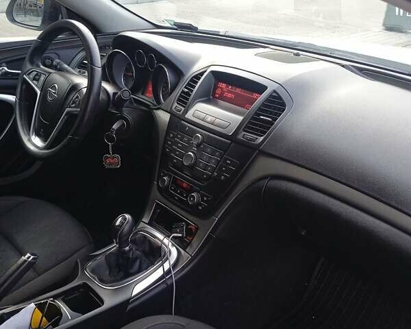 Белый Опель Инсигния, объемом двигателя 1.6 л и пробегом 158 тыс. км за 7500 $, фото 15 на Automoto.ua