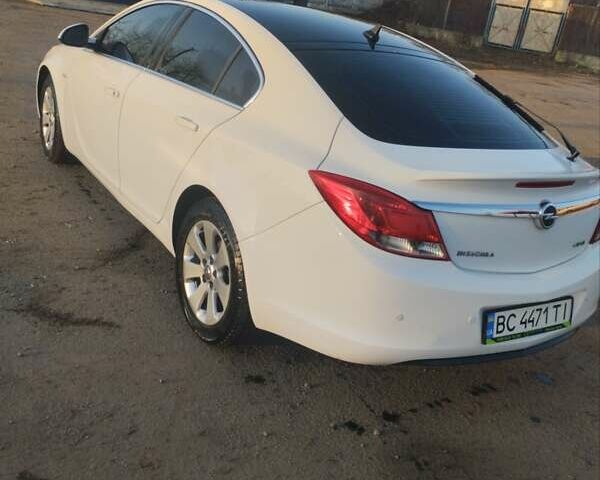 Белый Опель Инсигния, объемом двигателя 1.96 л и пробегом 313 тыс. км за 7000 $, фото 3 на Automoto.ua