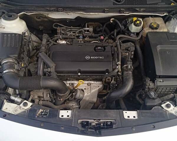 Белый Опель Инсигния, объемом двигателя 1.6 л и пробегом 158 тыс. км за 7500 $, фото 7 на Automoto.ua