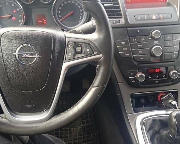 Белый Опель Инсигния, объемом двигателя 1.6 л и пробегом 158 тыс. км за 7500 $, фото 19 на Automoto.ua