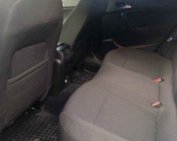 Белый Опель Инсигния, объемом двигателя 1.6 л и пробегом 158 тыс. км за 7500 $, фото 11 на Automoto.ua