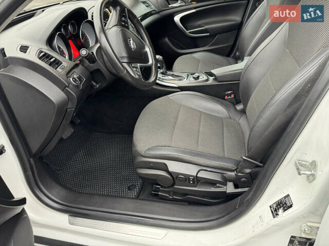 Білий Опель Інсігнія, об'ємом двигуна 2 л та пробігом 204 тис. км за 9500 $, фото 13 на Automoto.ua