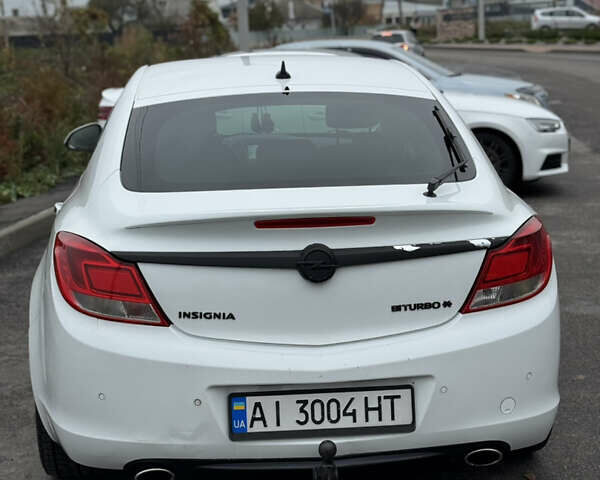 Білий Опель Інсігнія, об'ємом двигуна 2 л та пробігом 204 тис. км за 9500 $, фото 4 на Automoto.ua