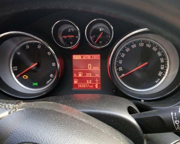 Белый Опель Инсигния, объемом двигателя 2 л и пробегом 262 тыс. км за 10150 $, фото 5 на Automoto.ua